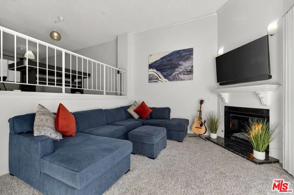 19355 Sherman Way #42 Reseda, CA 91335