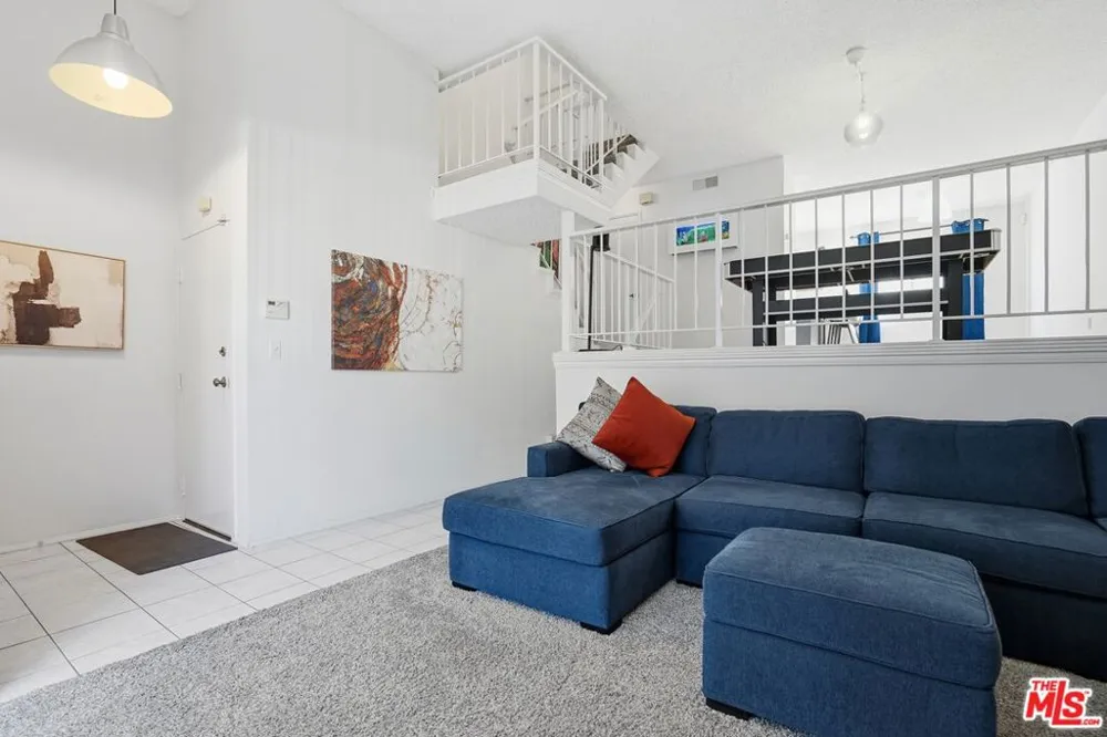 19355 Sherman Way #42 Reseda, CA 91335