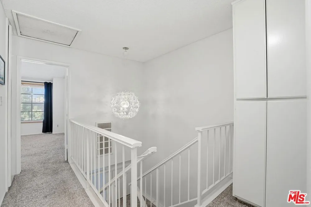 19355 Sherman Way #42 Reseda, CA 91335