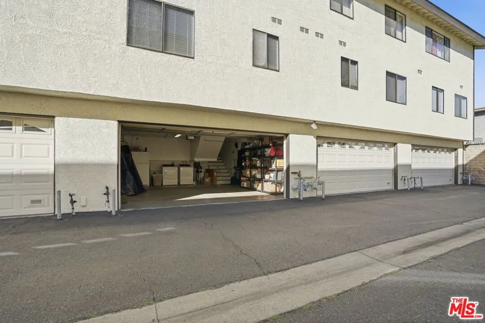 19355 Sherman Way #42 Reseda, CA 91335