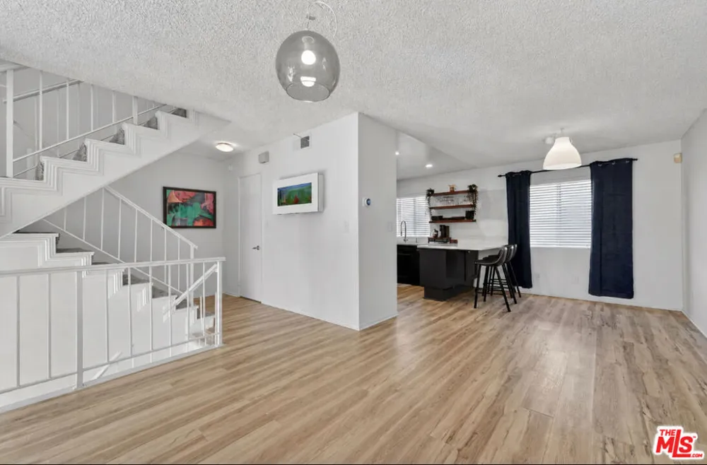 19355 Sherman Way #42 Reseda, CA 91335
