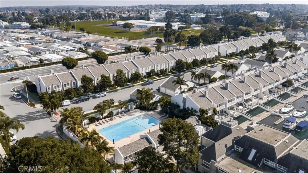 16435 Harbour Lane #13 Huntington Beach, CA 92649