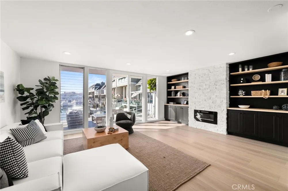 16435 Harbour Lane #13 Huntington Beach, CA 92649