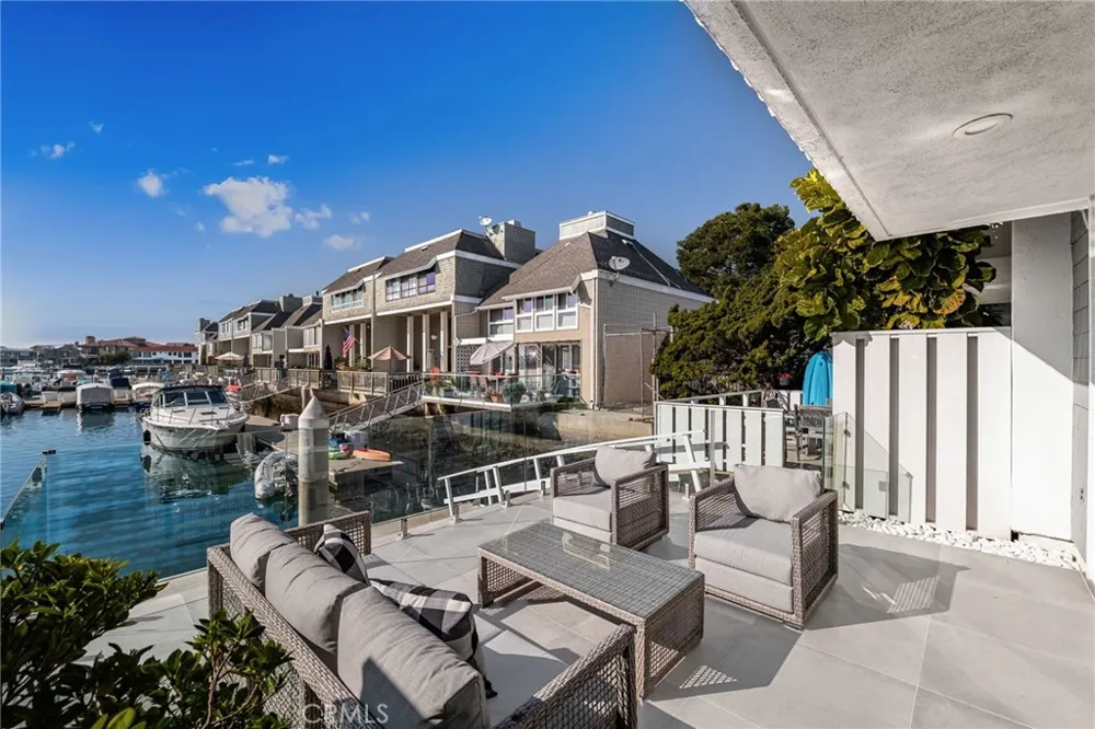 16435 Harbour Lane #13 Huntington Beach, CA 92649