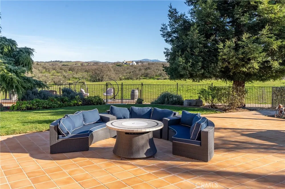5315 El Pomar Drive Templeton, CA 93465