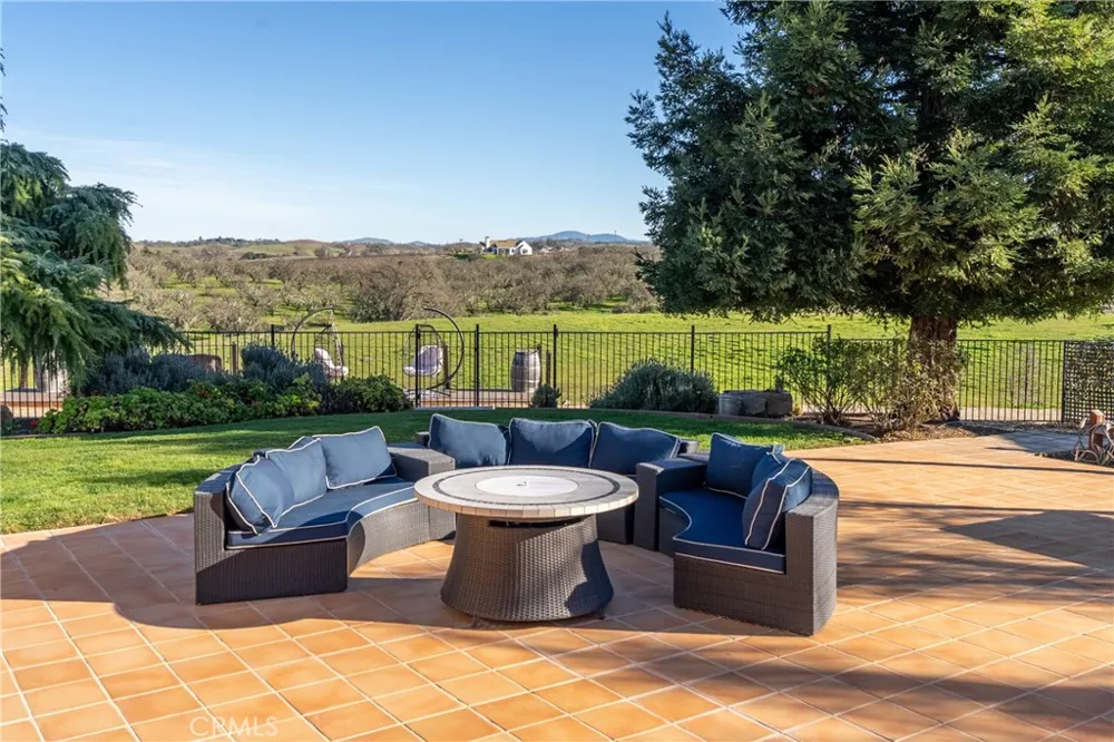 5315 El Pomar Drive Templeton, CA 93465