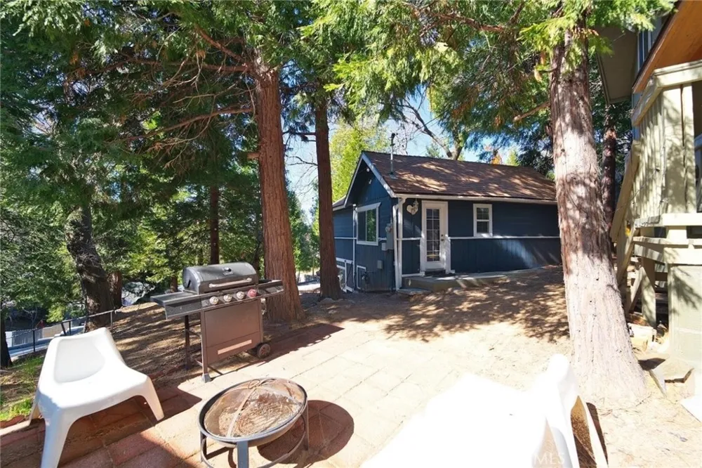 29083 Hook Creek Cedar Glen, CA 92321