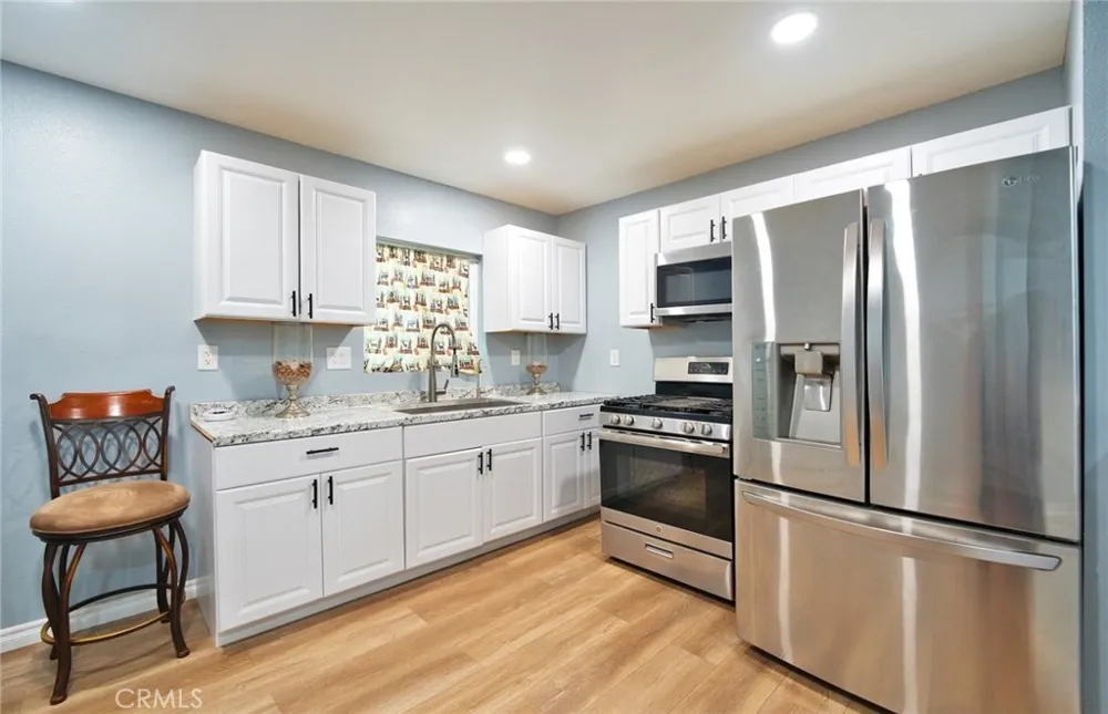29083 Hook Creek Cedar Glen, CA 92321