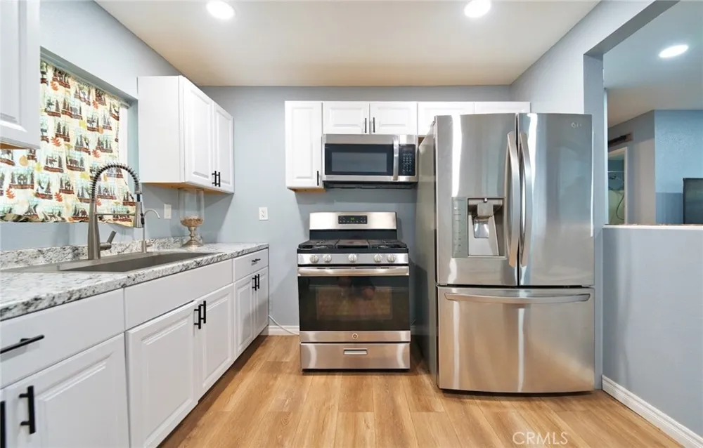 29083 Hook Creek Cedar Glen, CA 92321