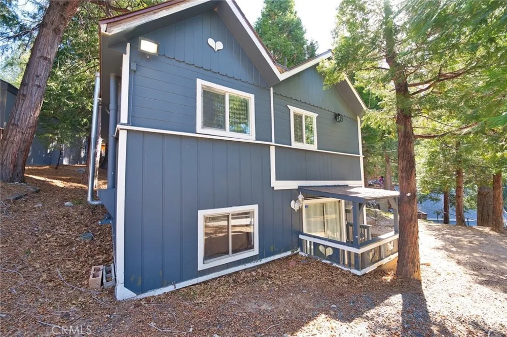 29083 Hook Creek Cedar Glen, CA 92321