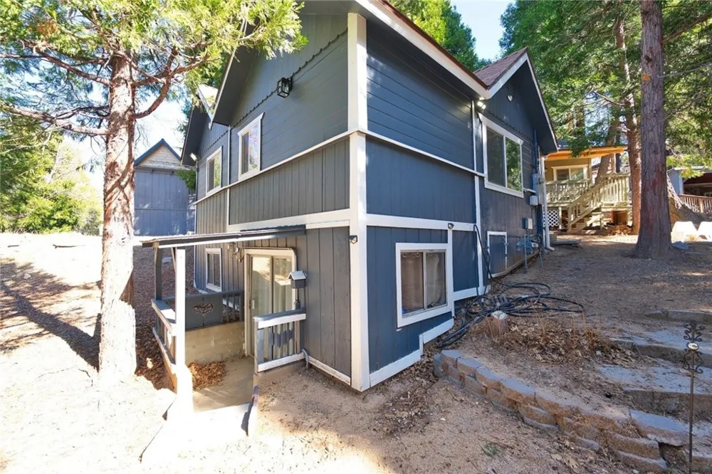 29083 Hook Creek Cedar Glen, CA 92321