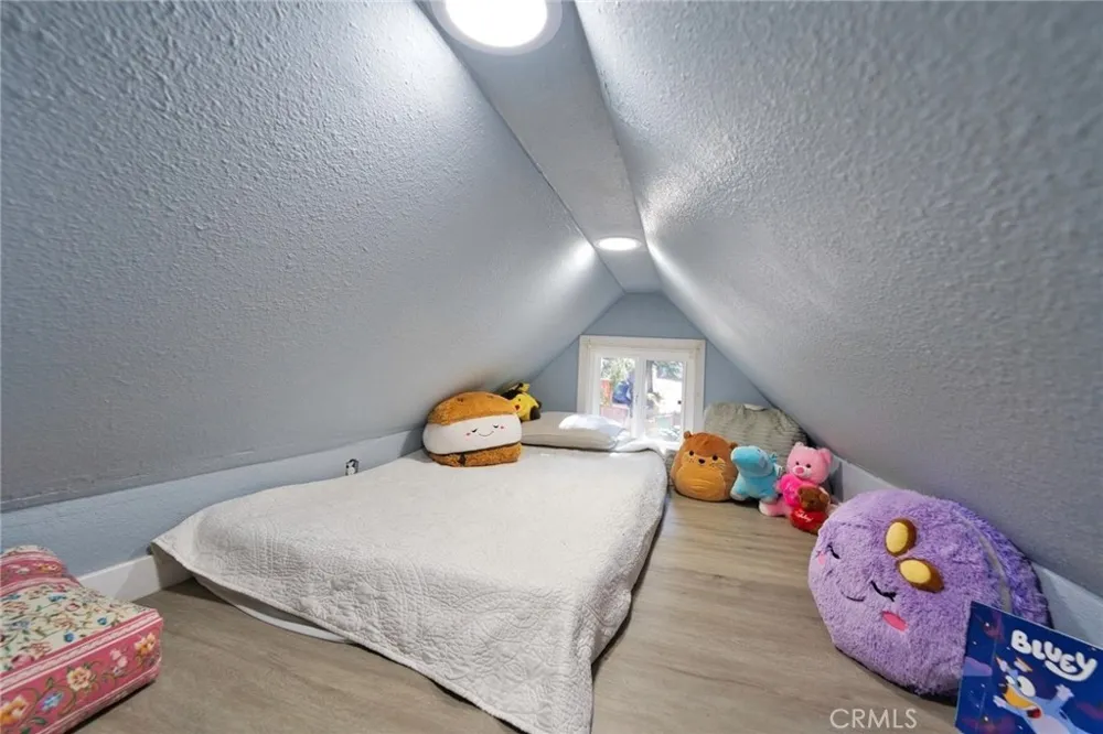 29083 Hook Creek Cedar Glen, CA 92321
