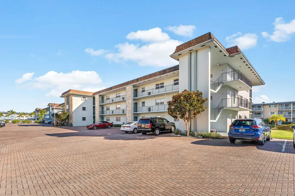 124 Shore Court #303