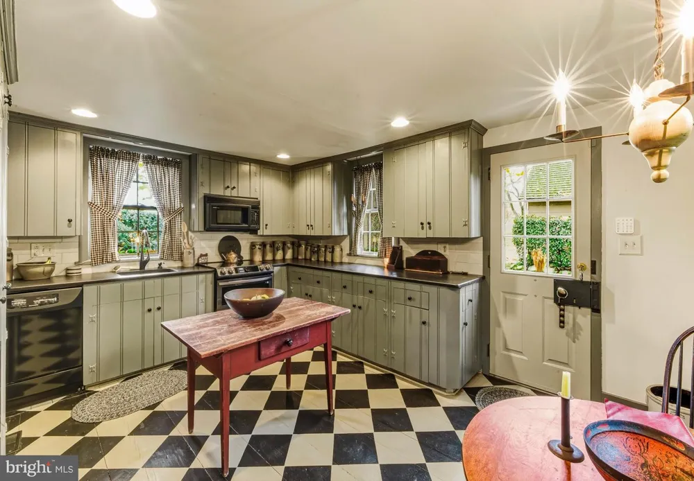 1349 KINGS HIGHWAY Pilesgrove, NJ 08098