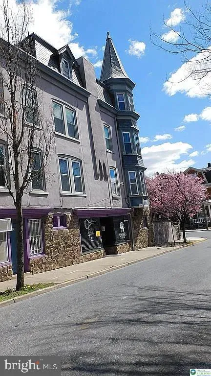 1225 W WALNUT