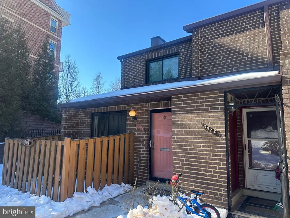3422 SUMMIT COURT NE Washington, DC 20018
