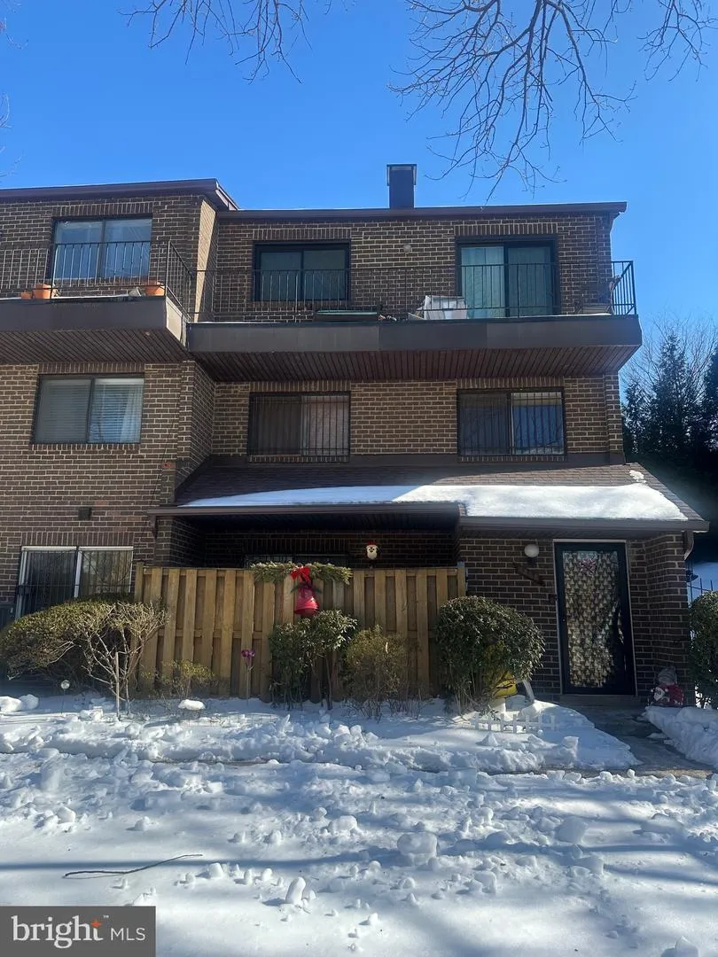 3422 SUMMIT COURT NE Washington, DC 20018