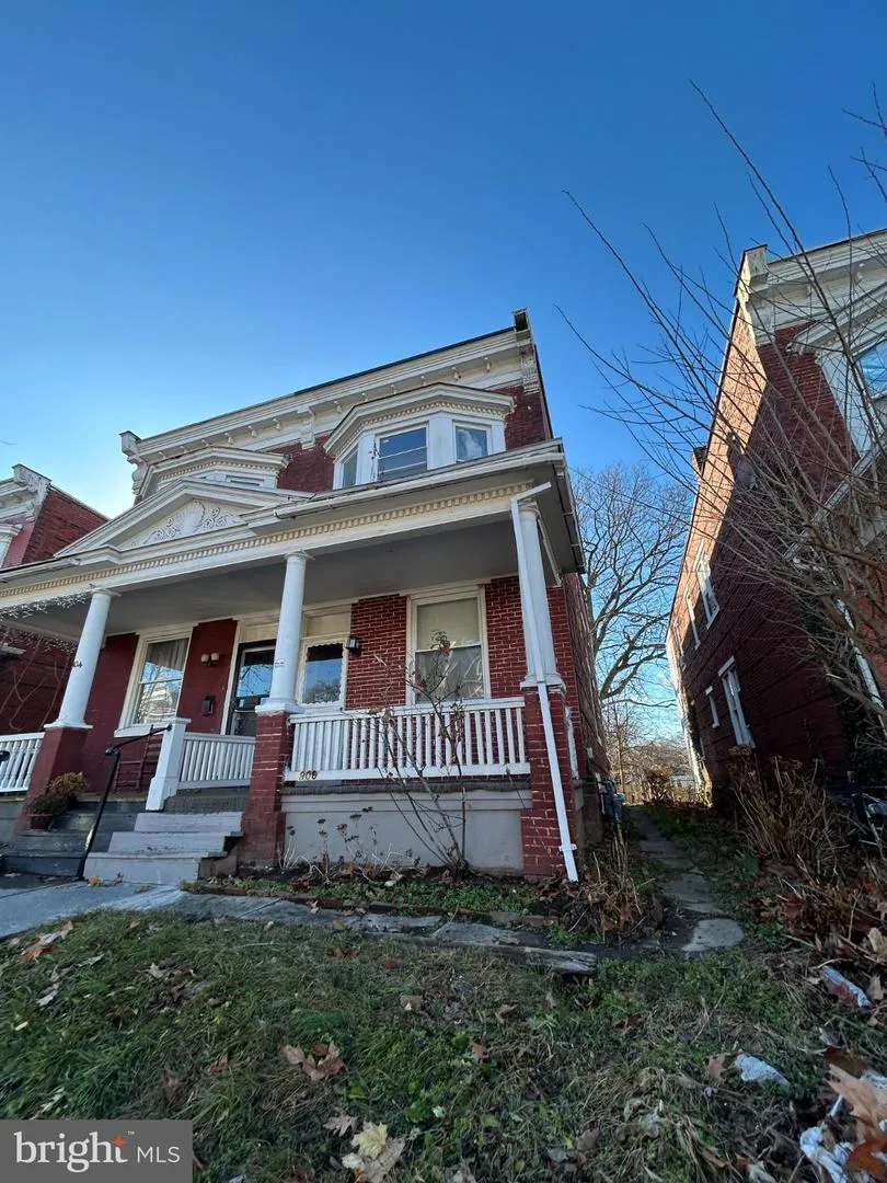 806 18TH Harrisburg, PA 17103