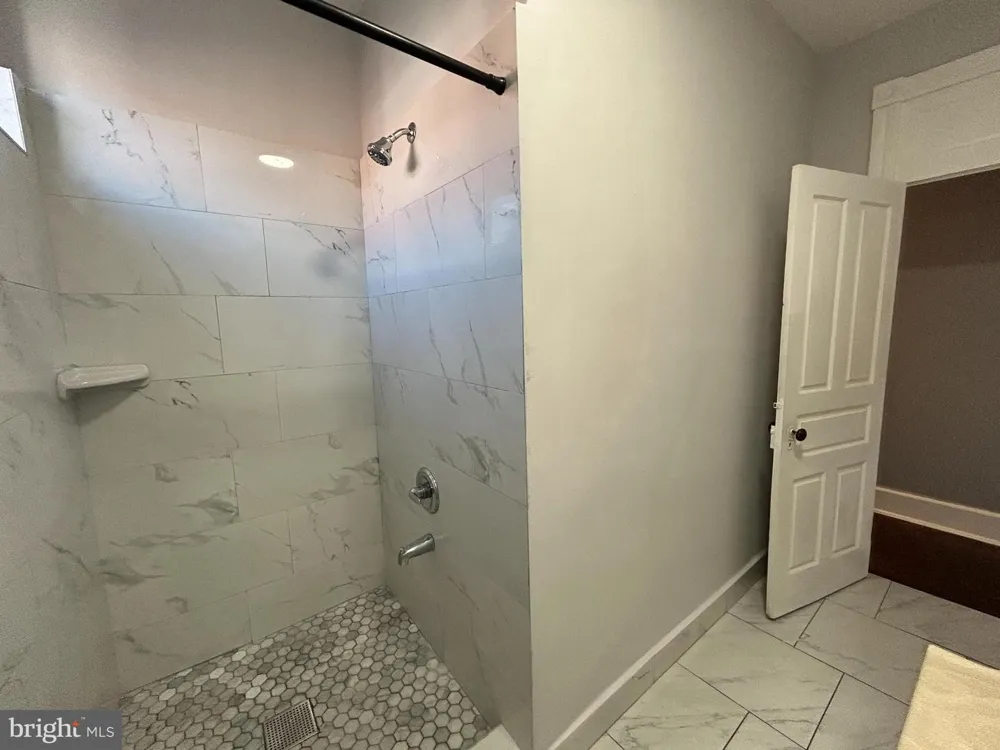 806 18TH Harrisburg, PA 17103