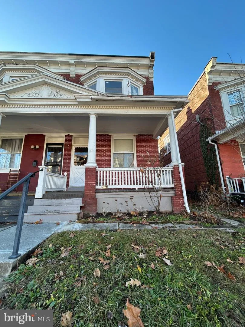 806 18TH Harrisburg, PA 17103
