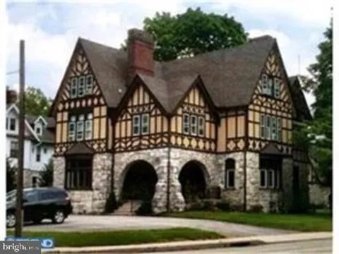 25 MONTROSE AVENUE #7
