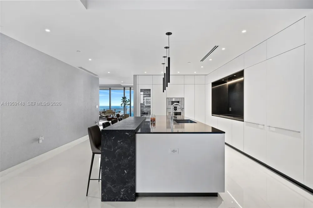300 Biscayne Blvd Way #4602 Miami, FL 33131