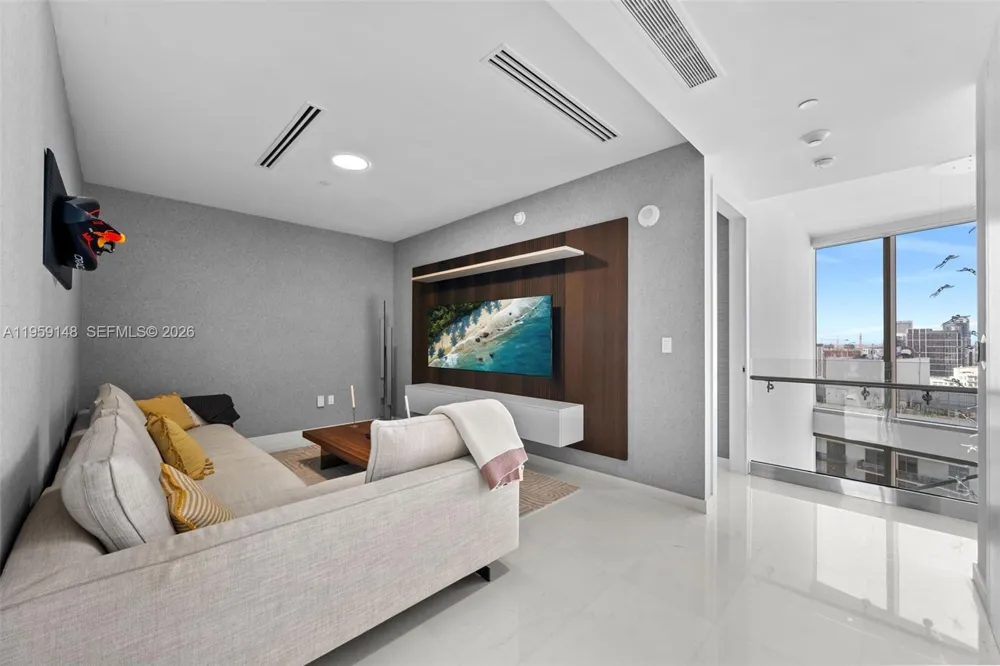 300 Biscayne Blvd Way #4602 Miami, FL 33131