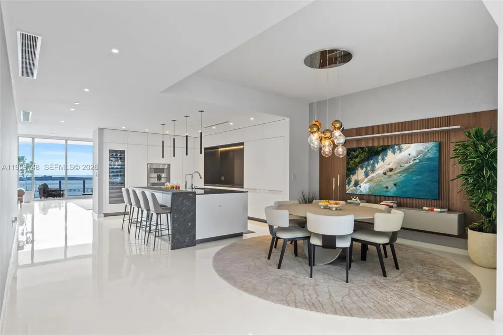 300 Biscayne Blvd Way #4602 Miami, FL 33131