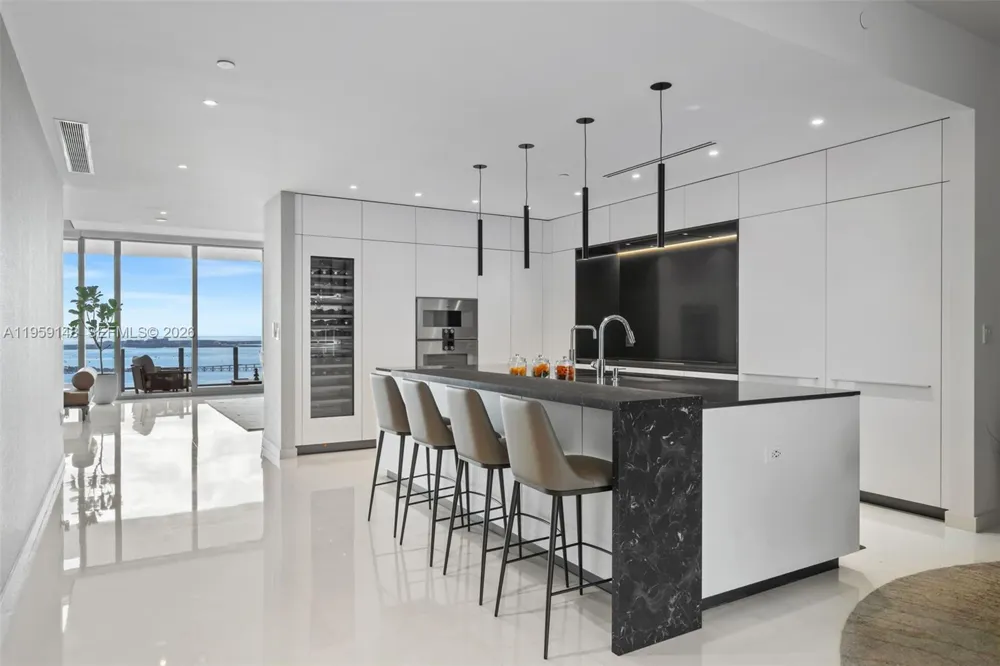 300 Biscayne Blvd Way #4602 Miami, FL 33131