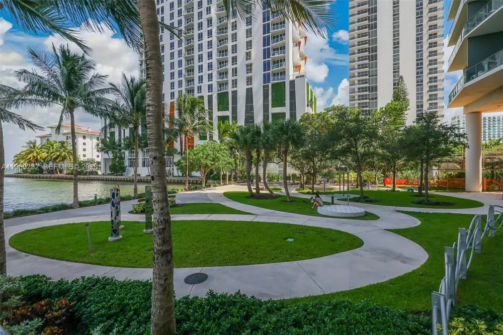 460 NE 28 #704 Miami, FL 33137