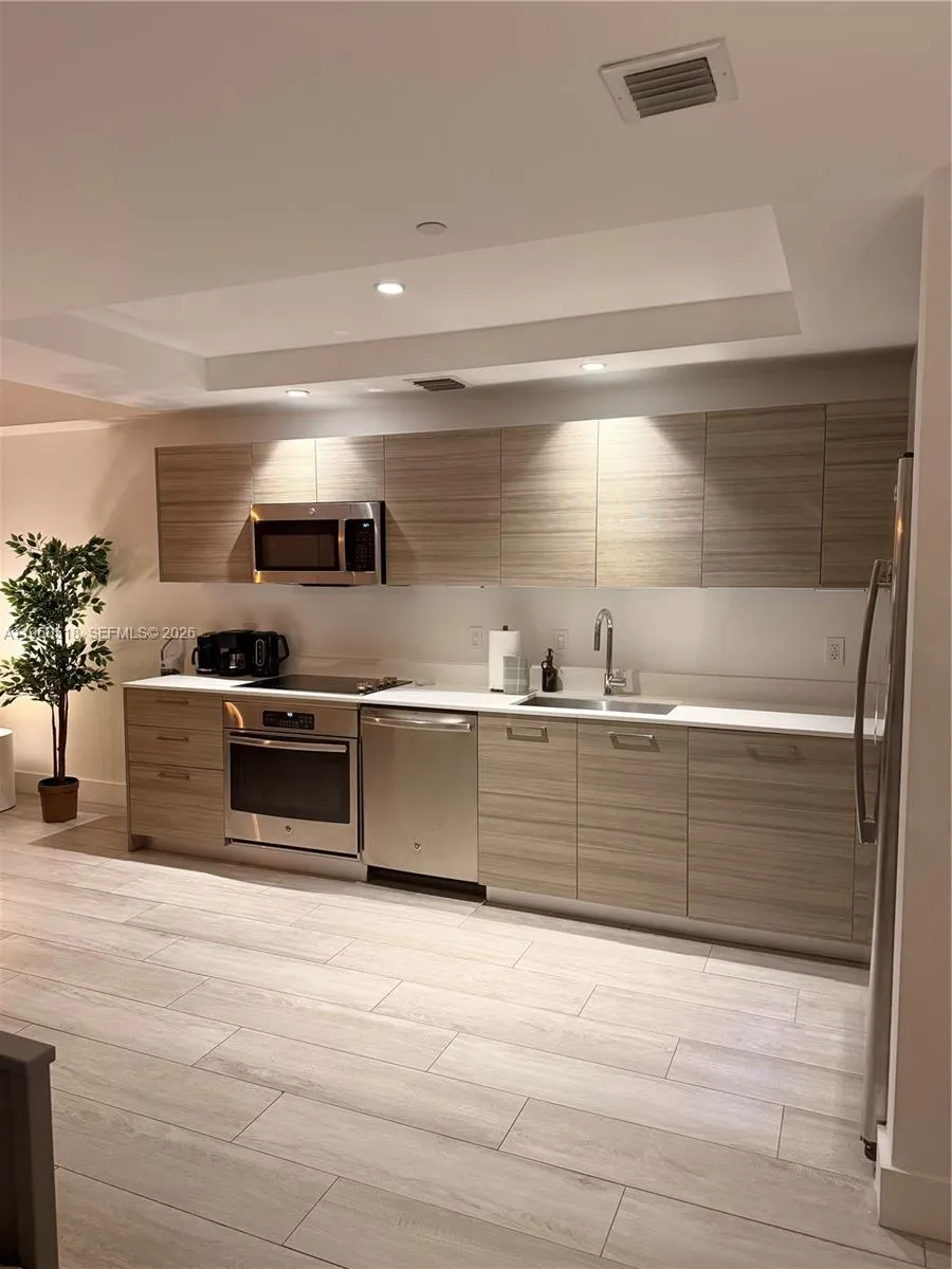 121 NE 34th St #2806A Miami, FL 33137