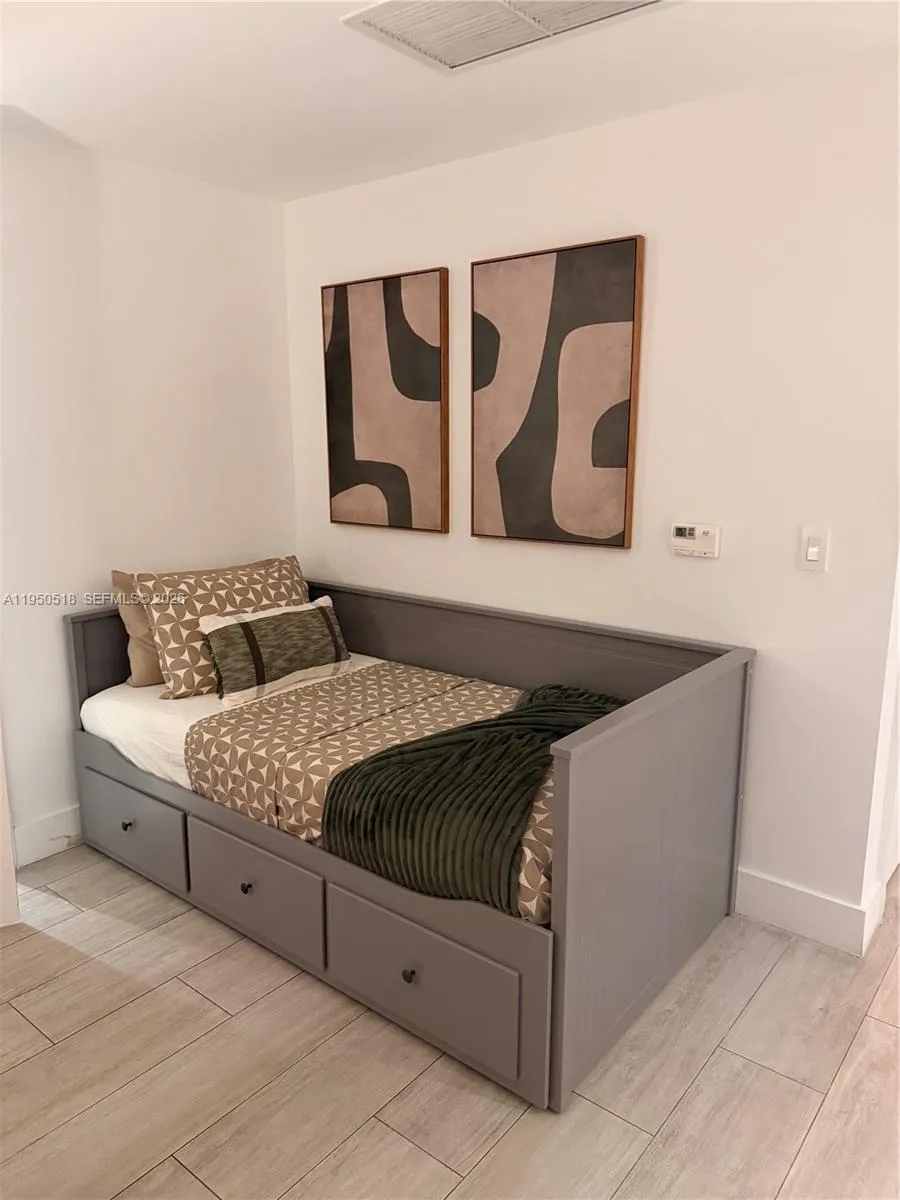 121 NE 34th St #2806A Miami, FL 33137