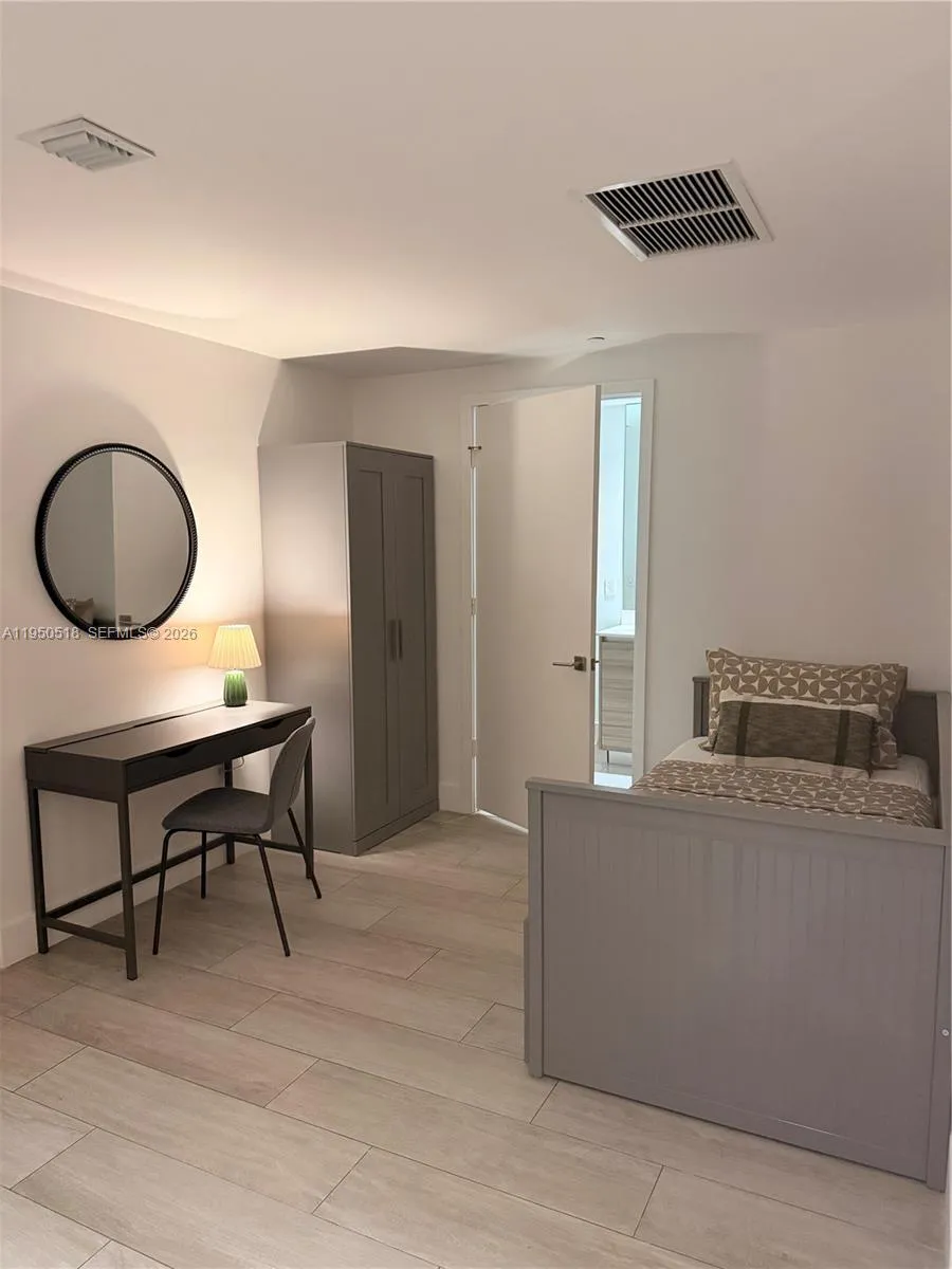 121 NE 34th St #2806A Miami, FL 33137