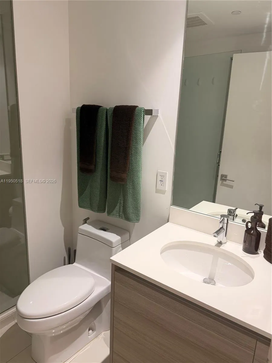 121 NE 34th St #2806A Miami, FL 33137