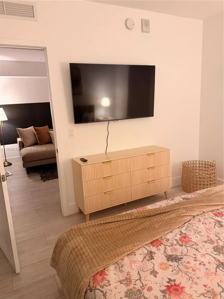 121 NE 34th St #2806A Miami, FL 33137