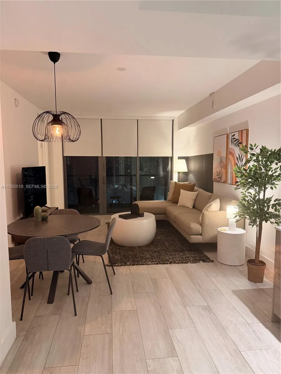 121 NE 34th St #2806A Miami, FL 33137