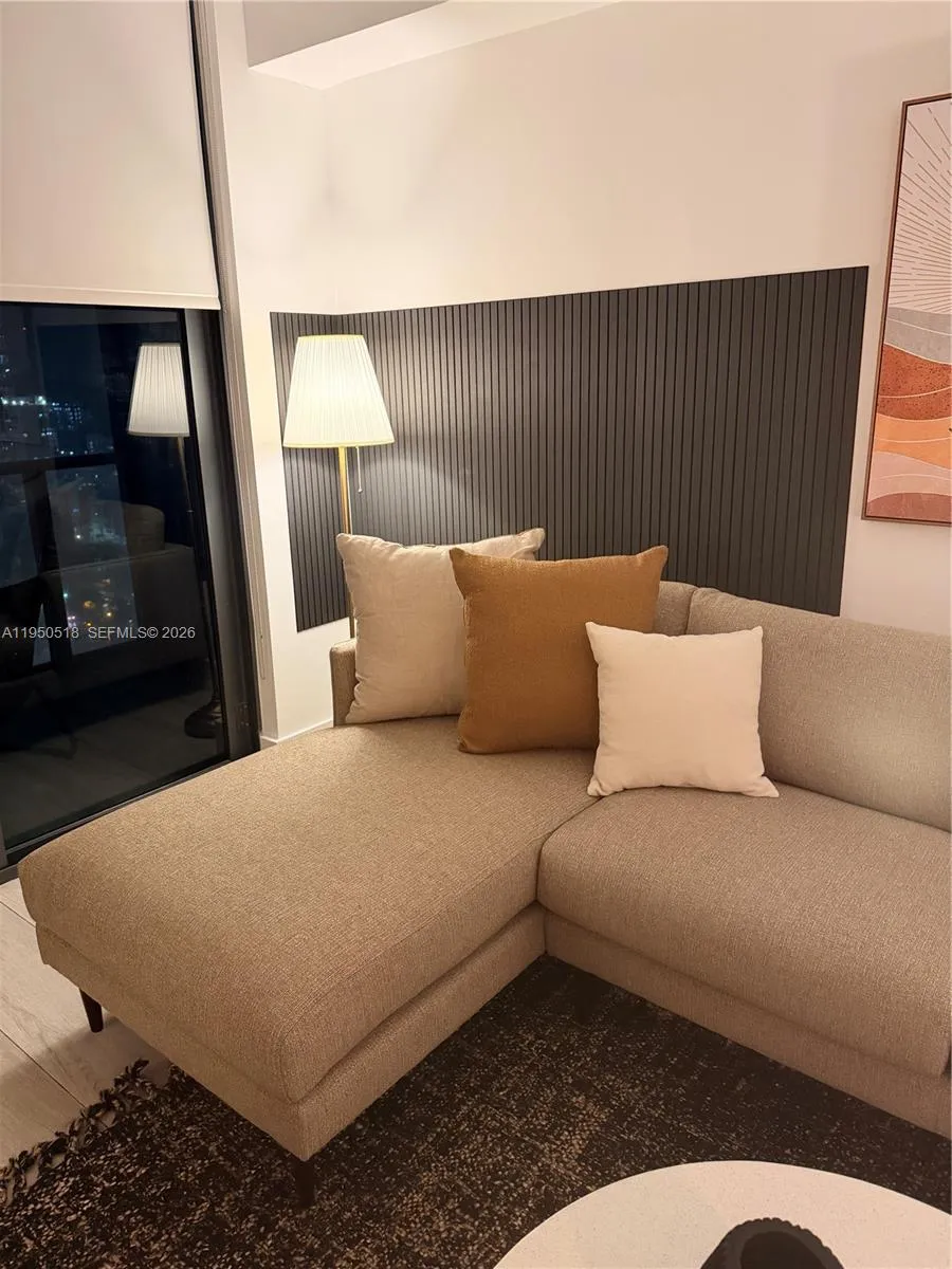 121 NE 34th St #2806A Miami, FL 33137