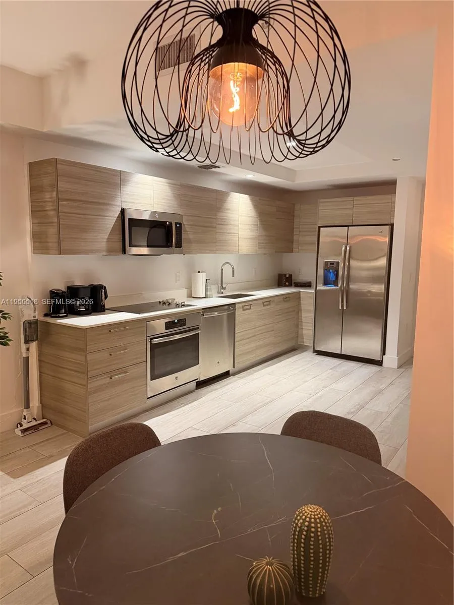121 NE 34th St #2806A Miami, FL 33137