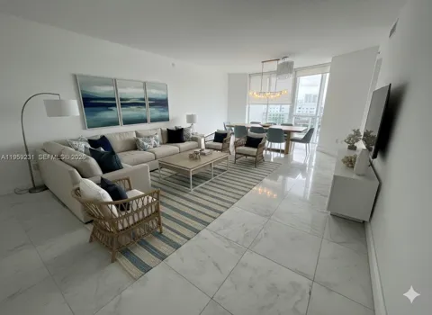 18201 Collins Ave #801