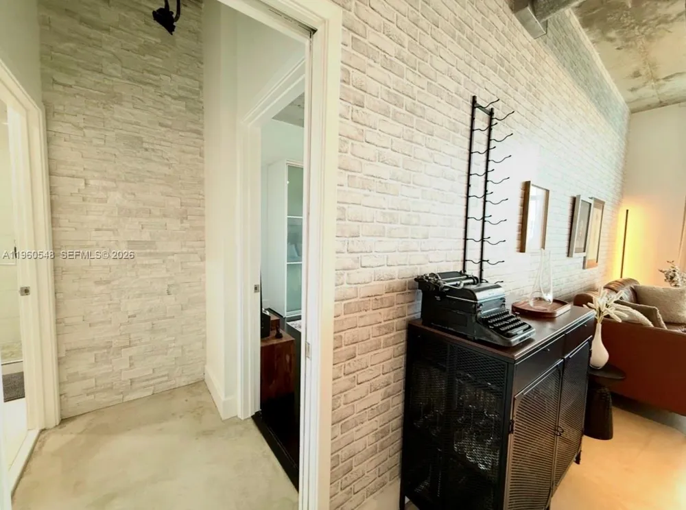 2001 Biscayne Blvd #3608 Miami, FL 33137