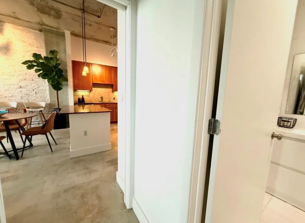 2001 Biscayne Blvd #3608 Miami, FL 33137