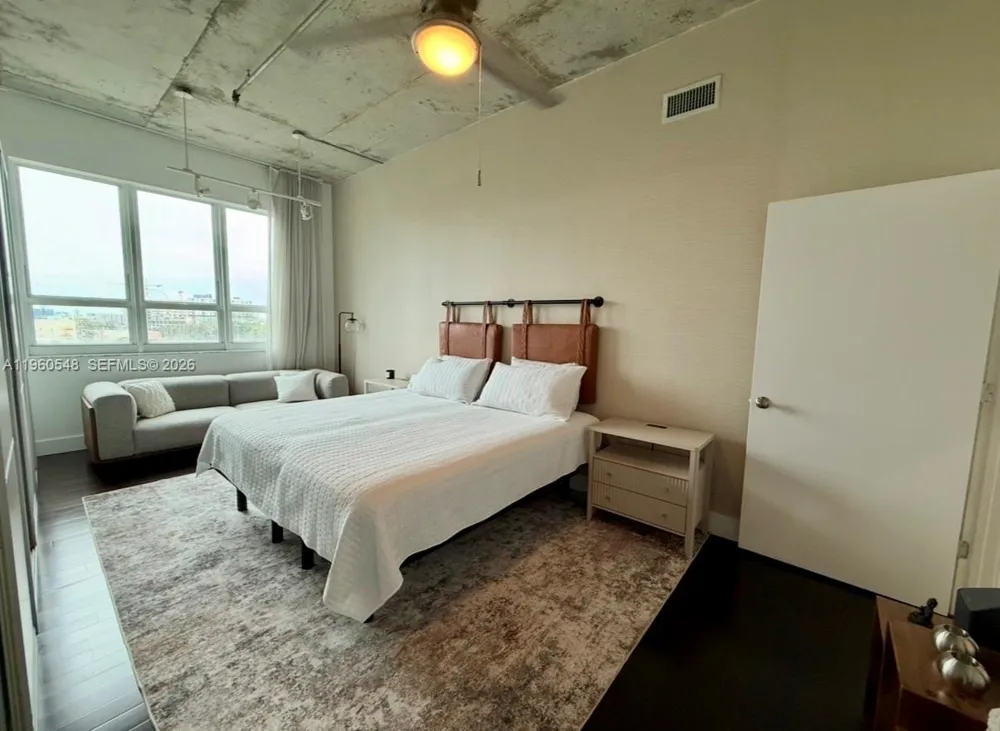 2001 Biscayne Blvd #3608 Miami, FL 33137