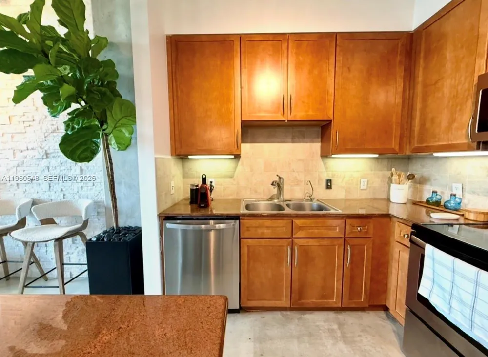 2001 Biscayne Blvd #3608 Miami, FL 33137