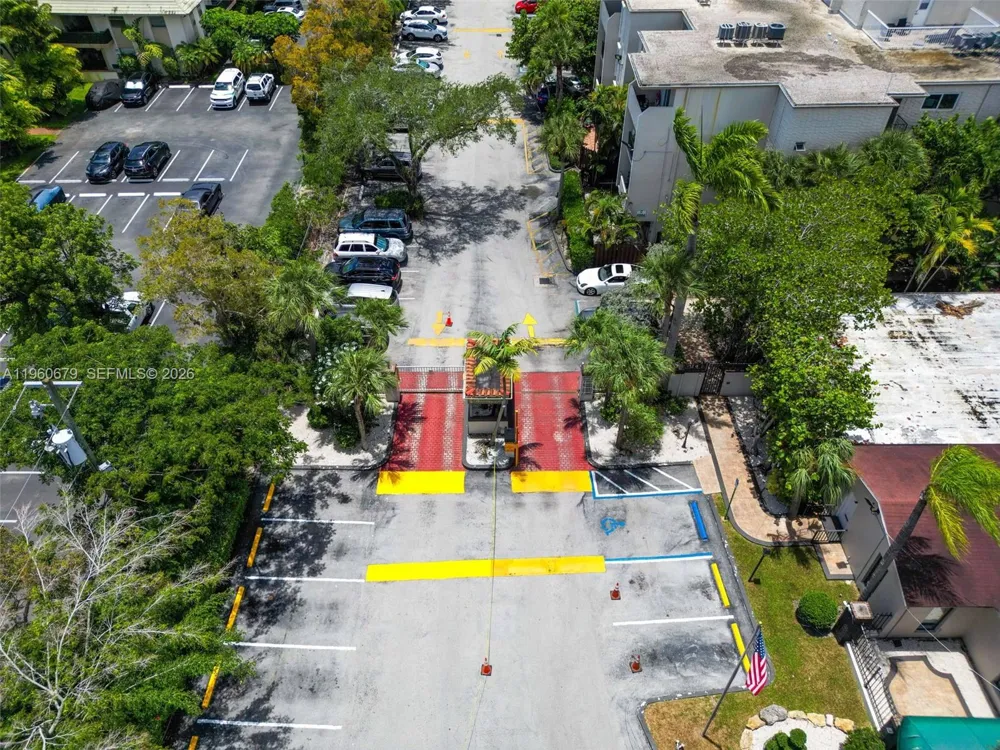 6900 Kendall Dr #A303 Pinecrest, FL 33156