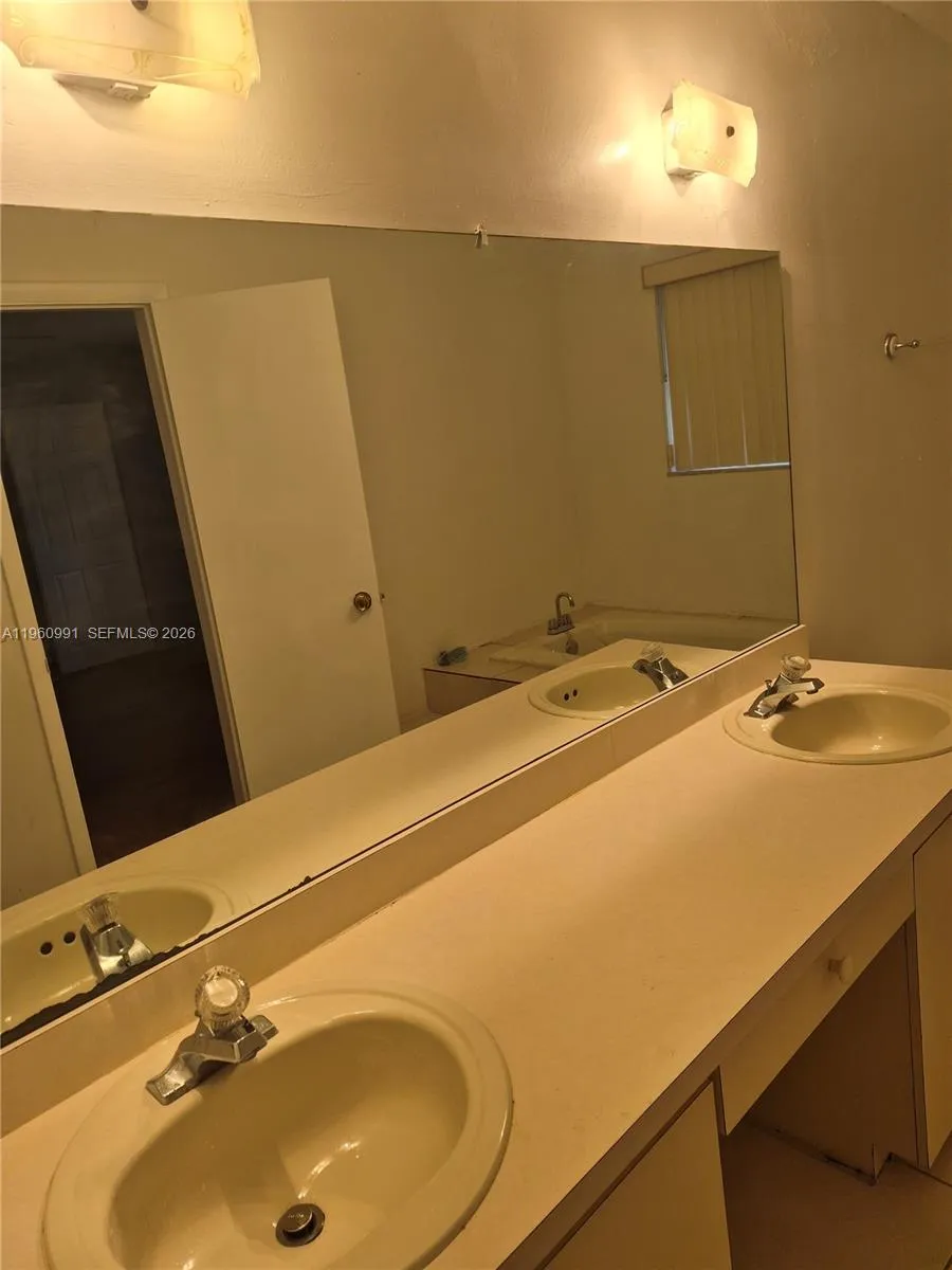2747 NW 47th Ln #3006 Lauderdale Lakes, FL 33313