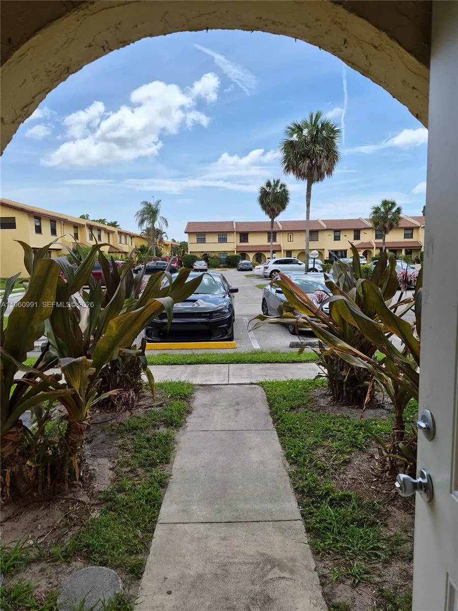 2747 NW 47th Ln #3006 Lauderdale Lakes, FL 33313