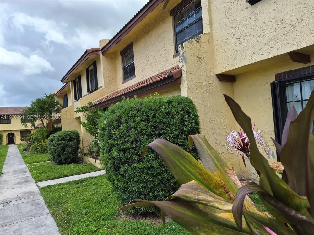 2747 NW 47th Ln #3006 Lauderdale Lakes, FL 33313