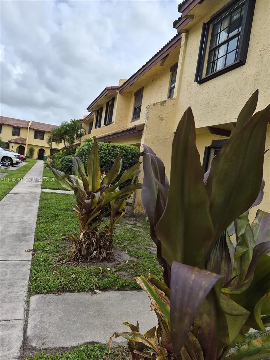 2747 NW 47th Ln #3006 Lauderdale Lakes, FL 33313