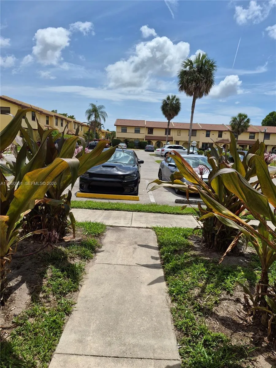 2747 NW 47th Ln #3006 Lauderdale Lakes, FL 33313