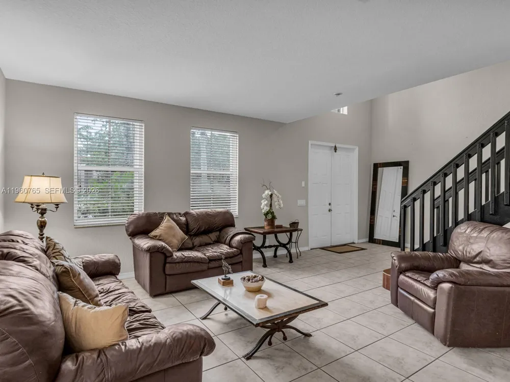 4209 Pinewood Ln Weston, FL 33331